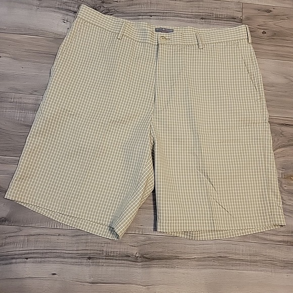 Peter Millar Other - Peter Millar Wicking Shorts Mens 36  Beige White Check Performance‎ Preppy Golf